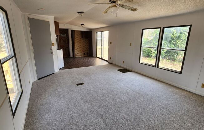 2 beds, 2 baths, $895, Unit 9441 Buddy Circle