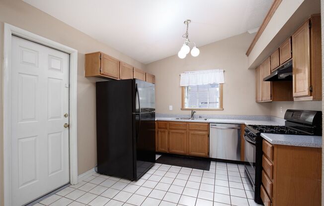 3 beds, 2 baths, $1,750