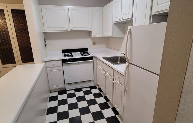 2 beds, 1 bath, $1,425, Unit 316