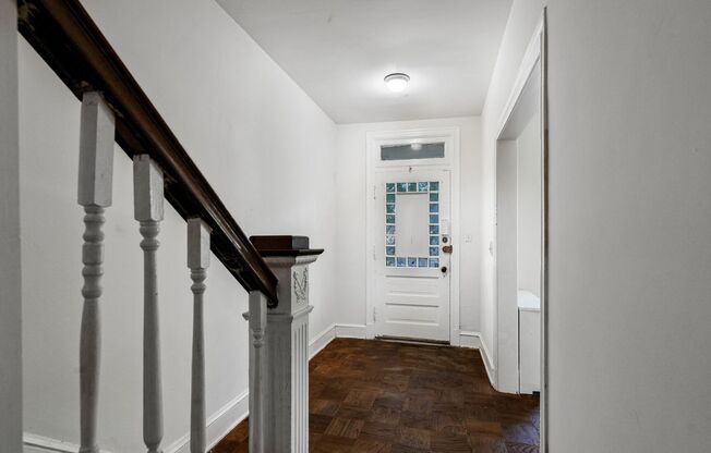 Spacious 6BR/1.5BA Row home
