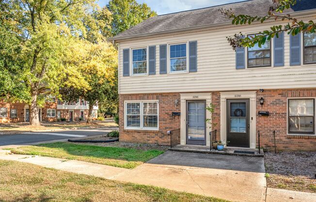 2 Bedroom Townhome in Coventry Woods!