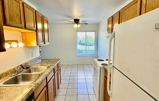 2 beds, 1 bath, 900 sqft, $1,295, Unit 56