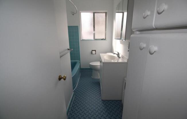 2 beds, 1 bath, 1,025 sqft, $1,695