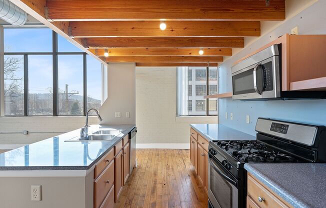 1 bed, 1 bath, 1,439 sqft, $1,653, Unit 3301-211