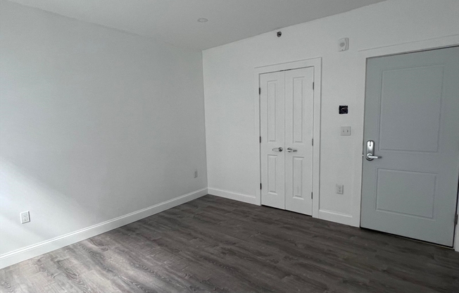 Studio, 1 bath, $895, Unit 3