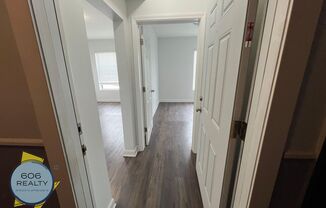 Charming Vintage Apartments in the Heart of Irving Park!