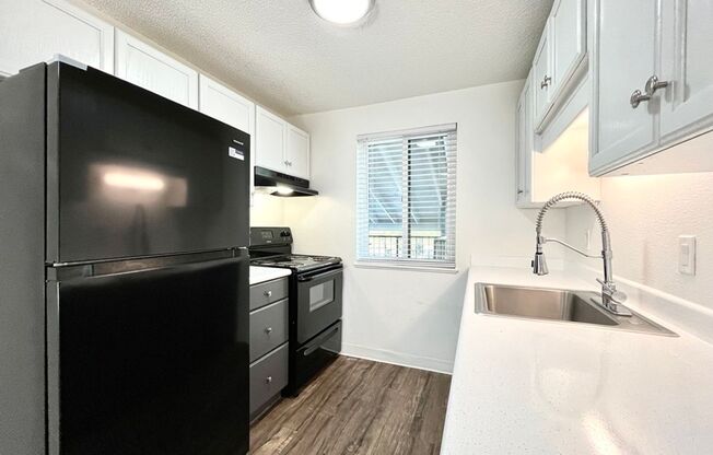 2 beds, 1 bath, 803 sqft, $1,435, Unit 59