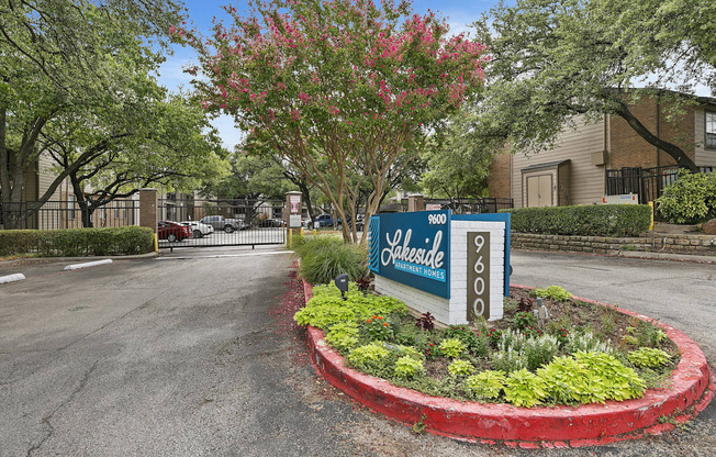 Welcome to Lakeside Apartments in North Dallas!