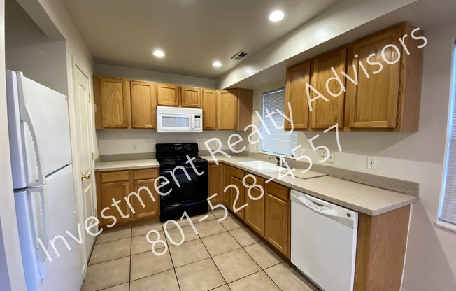 725 E DORADO CT