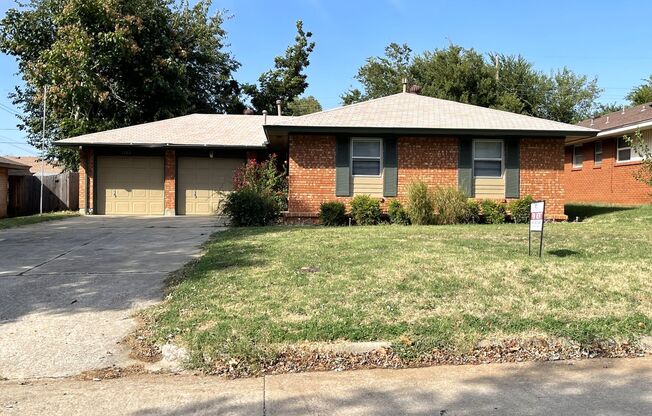 Welcome to this charming brick home located in the heart of Midwest City, OK.