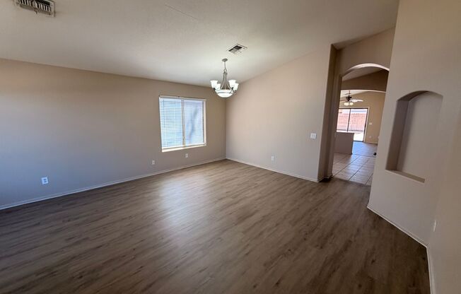 *NEW* Flooring + *NEW* Custom Paint Single Story Goodyear Home 4 Rent!