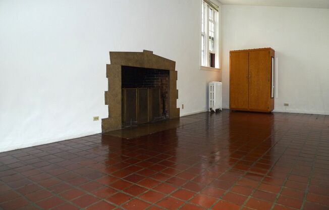 Studio, 1 bath, 375 sqft, $905, Unit 24 - 01
