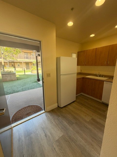 70 ESPERANZA AVE