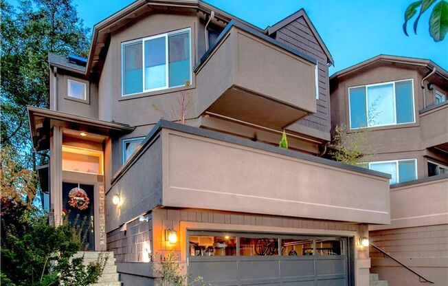 3bd/2.5ba Kirkland Townhome