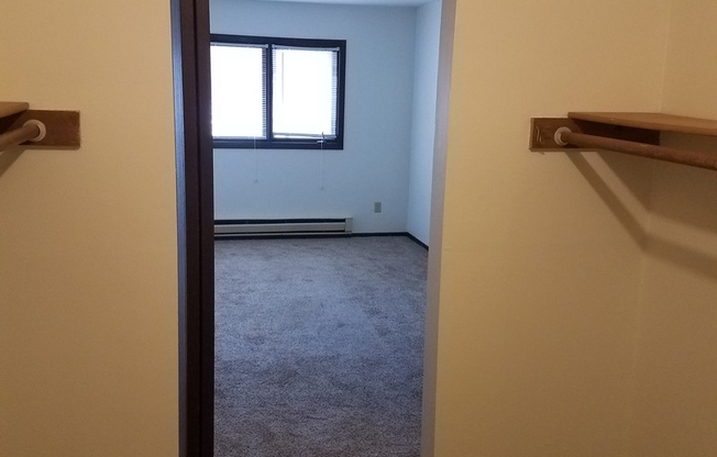 2 beds, 1 bath, $855, Unit 2F