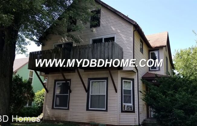 820 Walnut