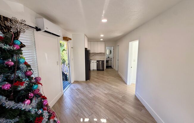 Spacious and Remodeled 2 bed 1 bath with parking!!!