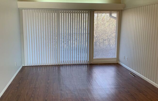 2 beds, 1 bath, 764 sqft, $875, Unit 11B