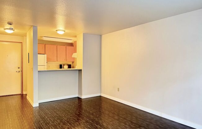 1 bed, 1 bath, 572 sqft, $1,650, Unit 211