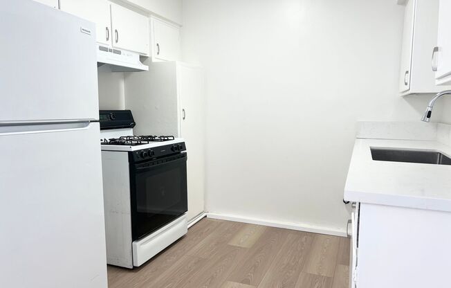 Bright 2 bed 1 bath in Pacific Beach