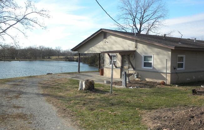 1 Bedroom Country Home with Lake