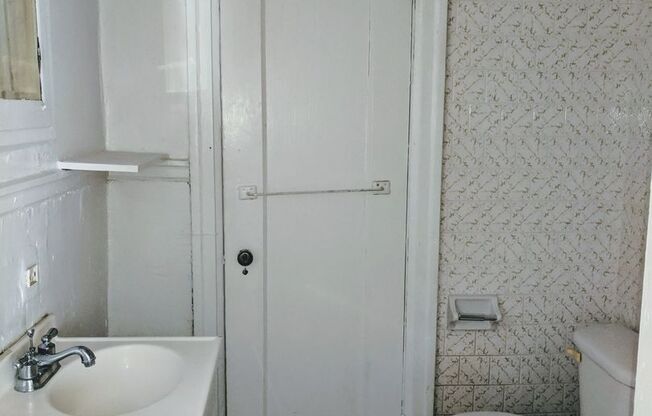 1 bed, 1 bath, $1,195, Unit Apt. 06