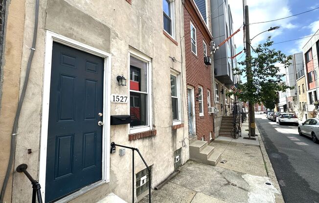 Gorgeous 3-Bedroom Townhouse in Point Breeze! Available NOW!