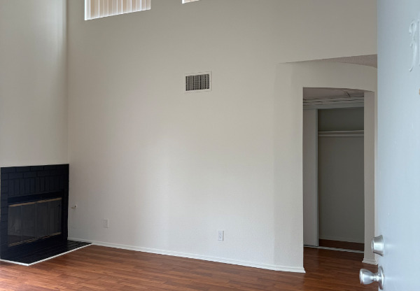 6825 Haskell Ave 206