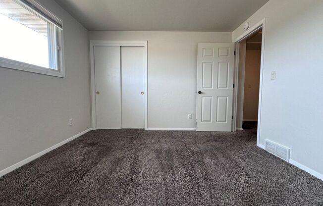 2 beds, 1 bath, 896 sqft, $1,145