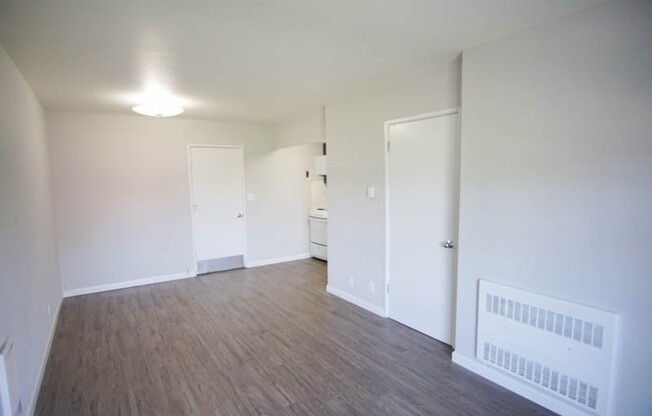 John's Landing: Mid-Century Studio w/ Walk-Through Closet!