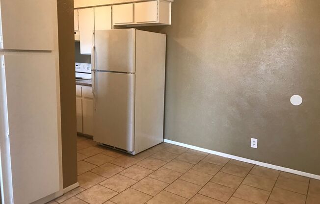 1 bed, 1 bath, 640 sqft, $875, Unit 214