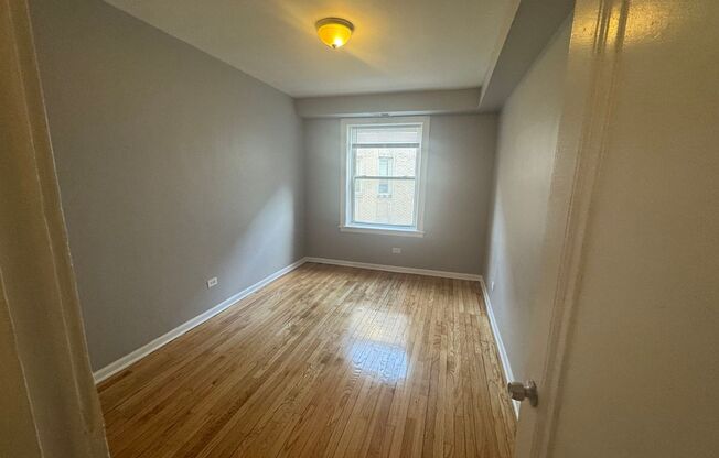 2 beds, 1 bath, $1,860, Unit 1119-2S