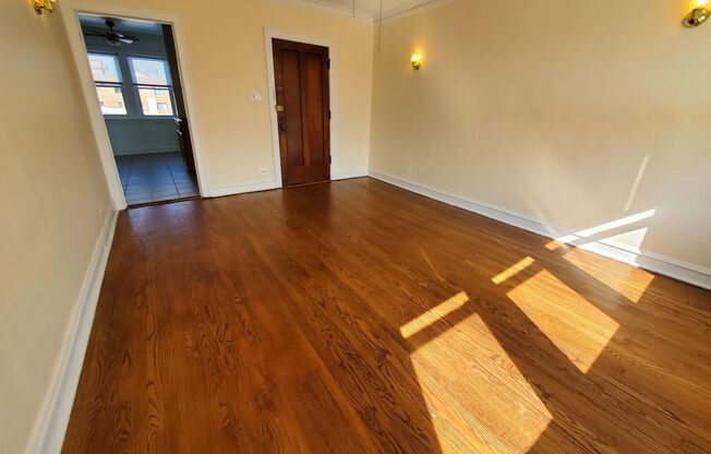 3054 W IRVING PARK RD