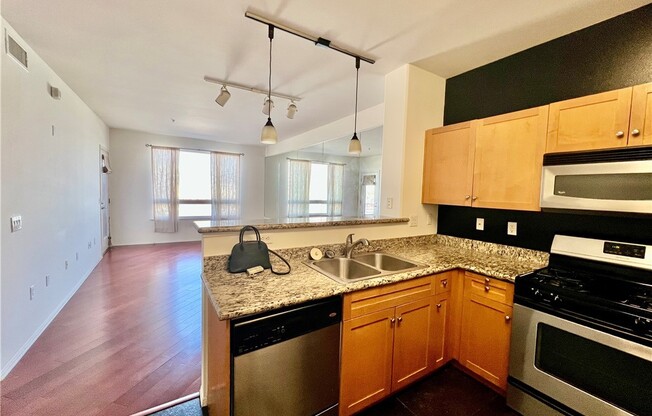 1 bed, 1 bath, 735 sqft, $2,400, Unit 318