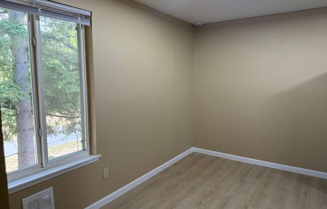 Newly Remodled 3 bed, 2 baths Edmonds Condo $2500/mo.