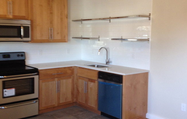 2 beds, 1 bath, $1,995, Unit 10