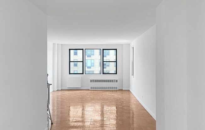 1 bed, 1 bath, 812 sqft, $5,450, Unit 10R