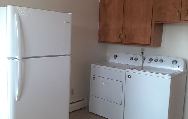 2 beds, 1 bath, 903 sqft, $1,250, Unit B-1