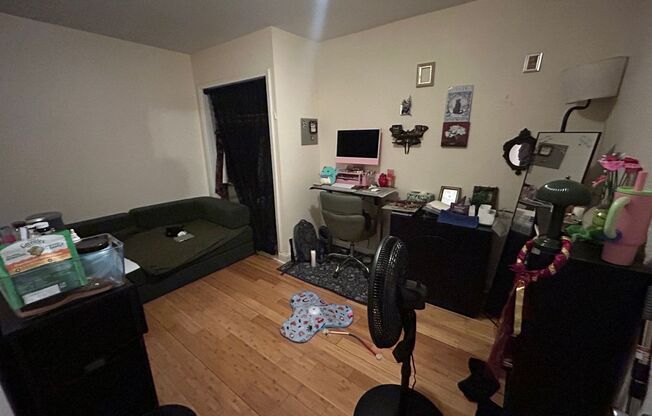 2 beds, 1 bath, $1,025, Unit 103