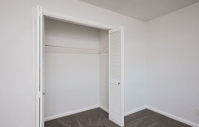 2 beds, 1 bath, $1,050, Unit 2157 Lenox Rd C2