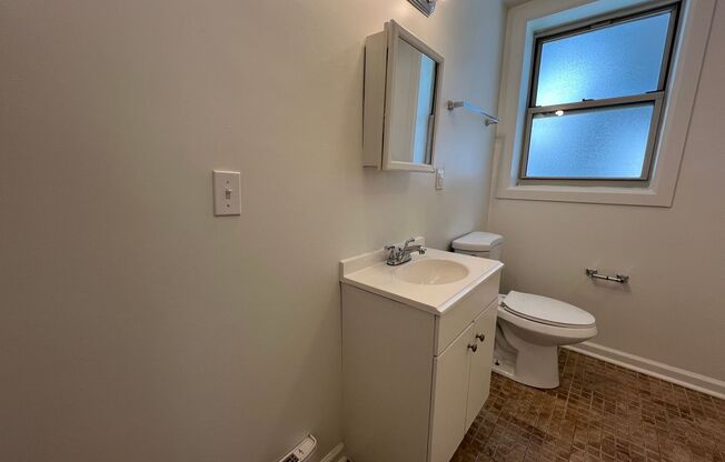 2 beds, 1 bath, 800 sqft, $1,859, Unit 5717 Hobart St. #08