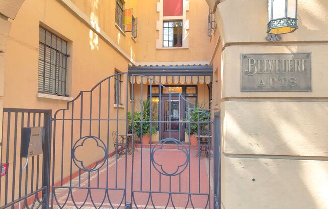 Sunnyside/Belmont 3rd Flr Studio with Garage - Modern Upgrades in a Character-Rich Building
