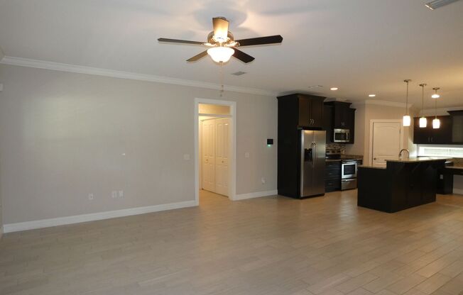 3-Bedroom Home in Navarre with Modern Finishes - Close to everything!