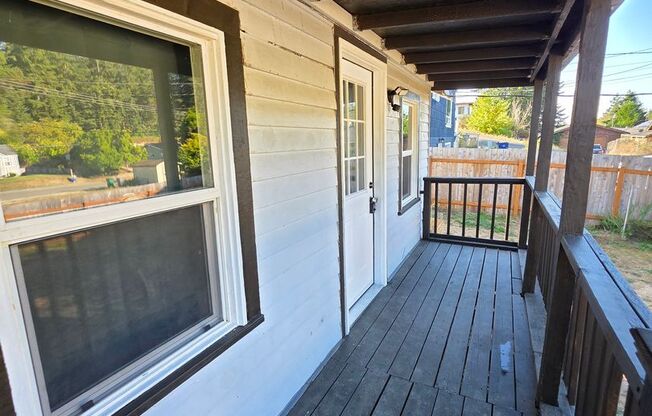 1 Bedroom Close to Shipyard, Bus Stops, Dining, Shopping, and Pendergast Park