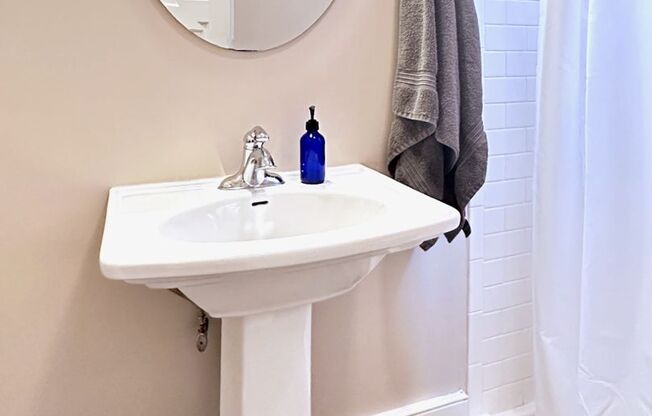 $2,890 / 2 br / 2 ba / 1,400 sqft
