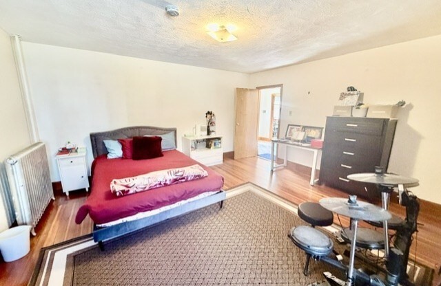 3 beds, 2 baths, $3,000, Unit 1