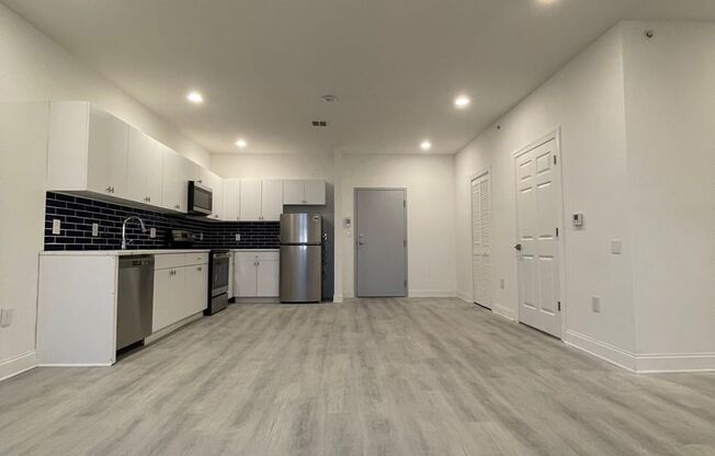 1 bed, 1 bath, 950 sqft, $1,175, Unit 218