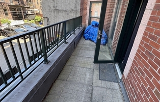 3 beds, 1 bath, $4,500, Unit 4