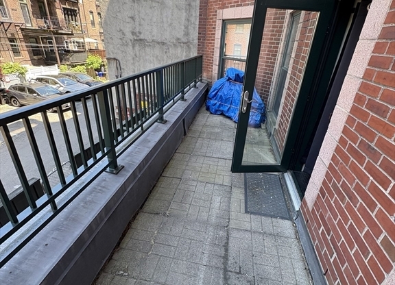 3 beds, 1 bath, $4,500, Unit 4