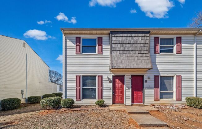Lovely 2-Bed, 1.5 Bath Townhome in Quail Run of Charlotte!
